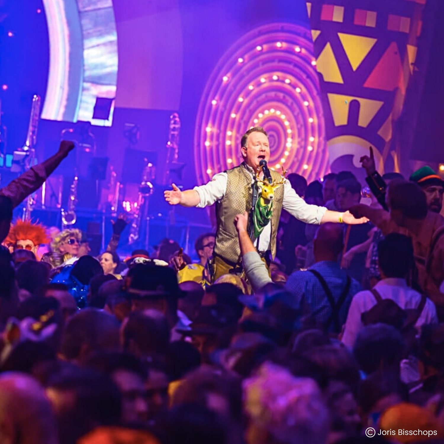 KRYNER PARTY mit Ronald live op de après-ski — vol publiek in de après-ski-hut